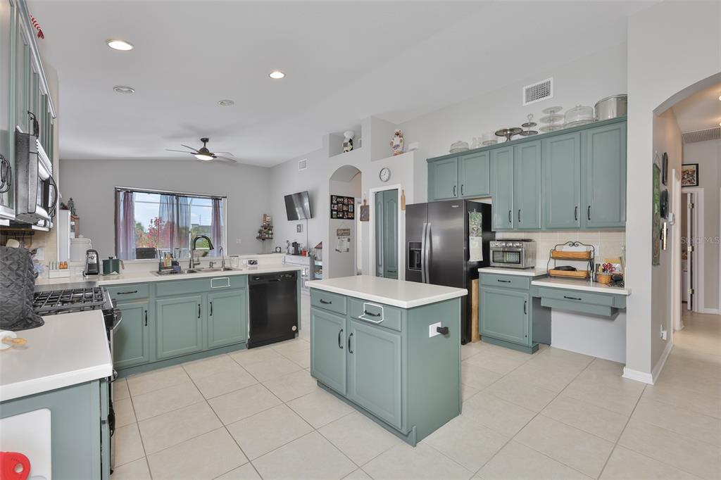 5223 CLOVER MIST DRIVE, APOLLO BEACH, FL — photo 5 of 30