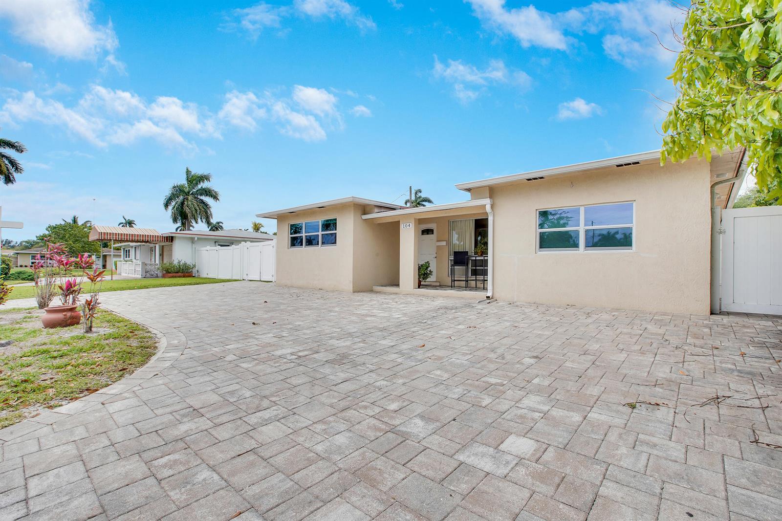 104 N 31st Court, Hollywood FL 33021