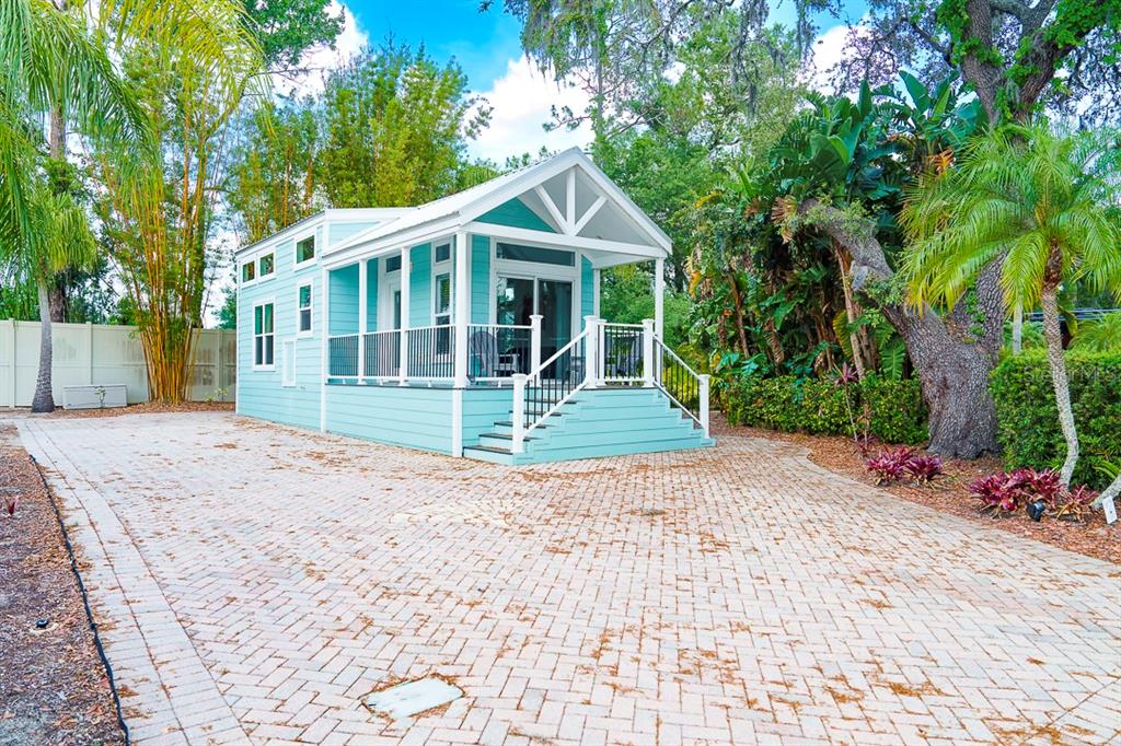6853 AMANDA VISTA CIRCLE