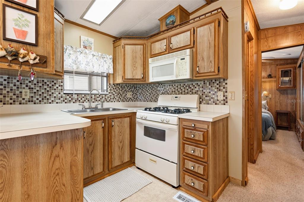 1703 E MANATEE LOOP, PUNTA GORDA, FL — photo 4 of 21
