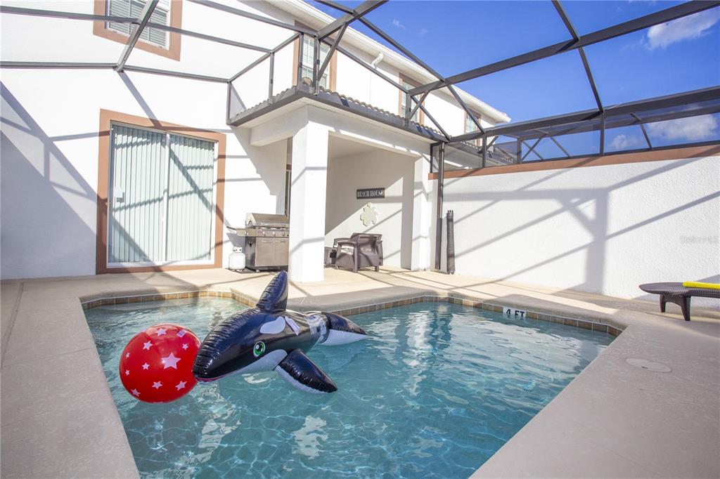 A two-story stucco townhouse with a tiled roof and palm trees in the front yard — 3078 JULIET DR, KISSIMMEE, FL