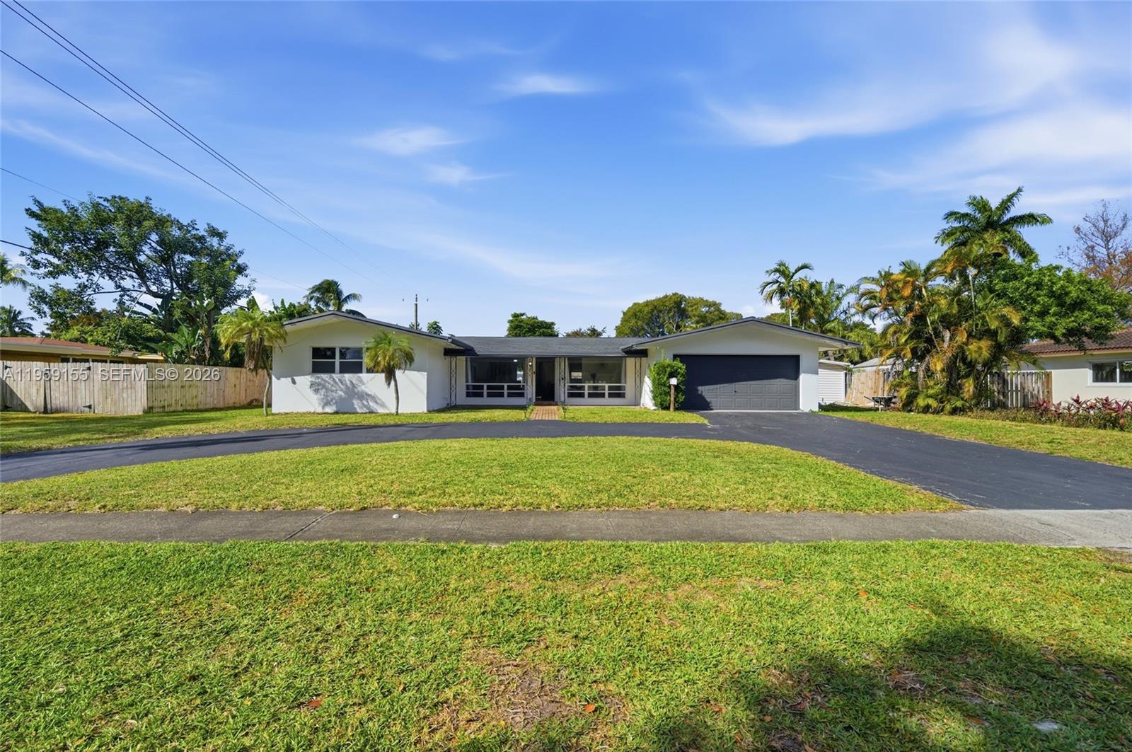 861 N Bel Air Dr, Plantation FL 33317