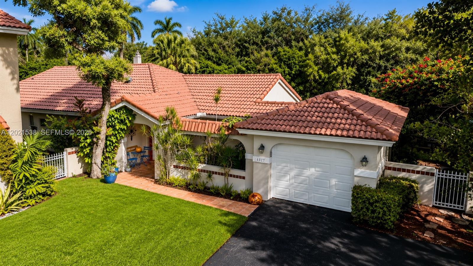 1327 Seagrape Cir, Weston FL 33326