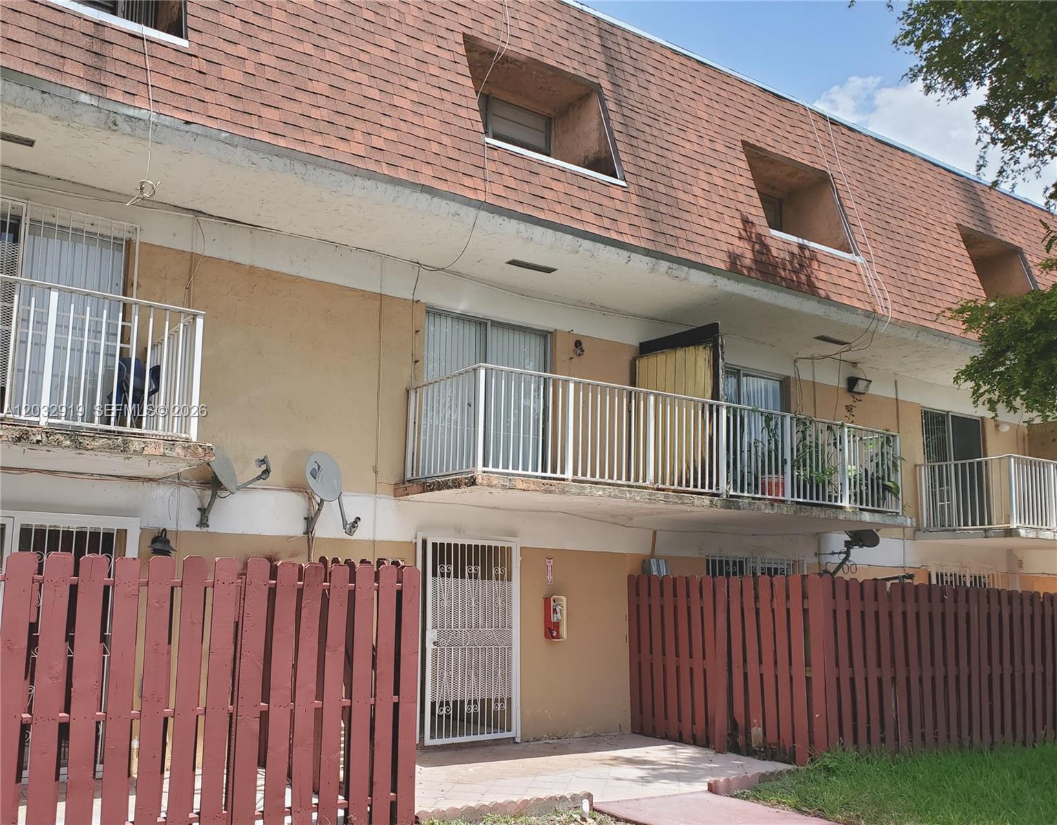 250 NW 107th Ave # 106, Miami FL 33172