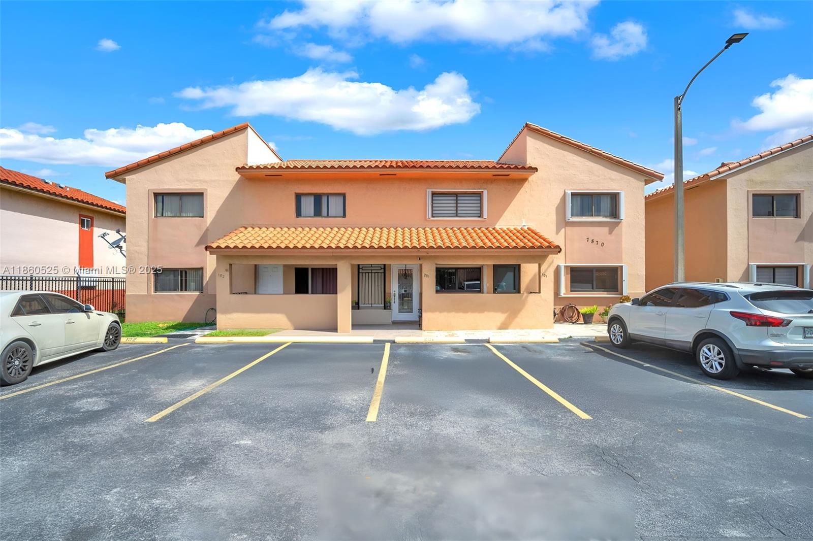 7870 W 29th Way # 201, Hialeah FL 33018