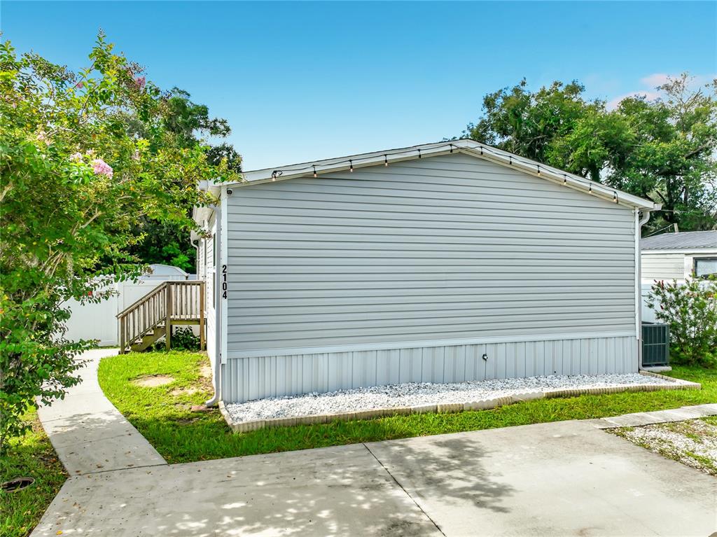 2104 OLD DIXIE HIGHWAY, APOPKA, FL — photo 2 of 30