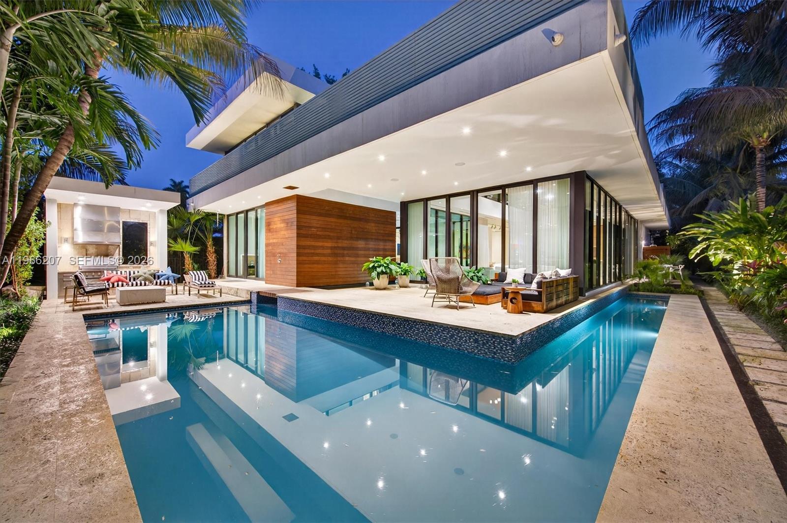 2300 Sunset Dr, Miami Beach FL 33140