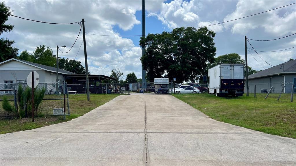 460 NW 68TH AVENUE, OCALA, FL — photo 3 of 17