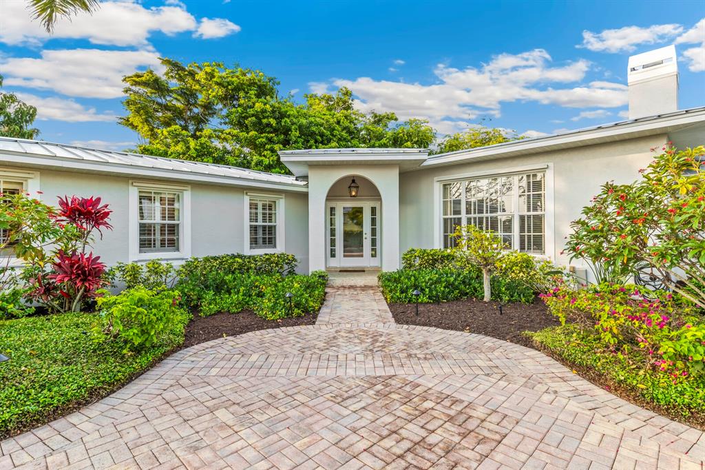252 WATERWAYS AVENUE