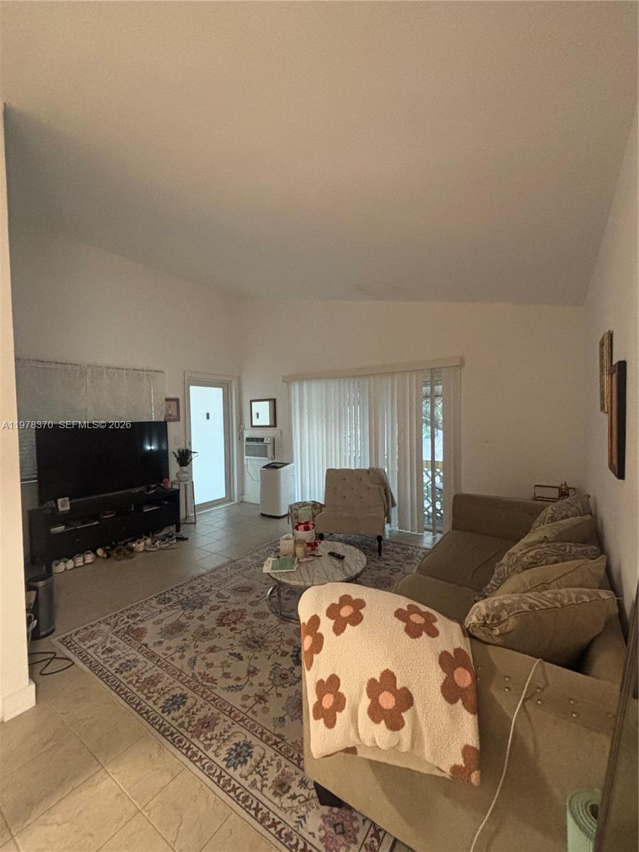 75 Washington Ave # 12A, Miami Beach FL 33139