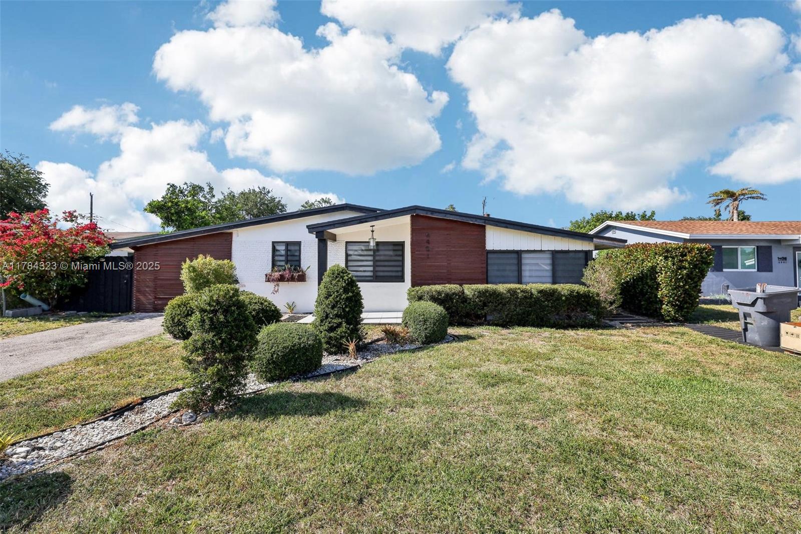6451 Coolidge St, Hollywood FL 33024