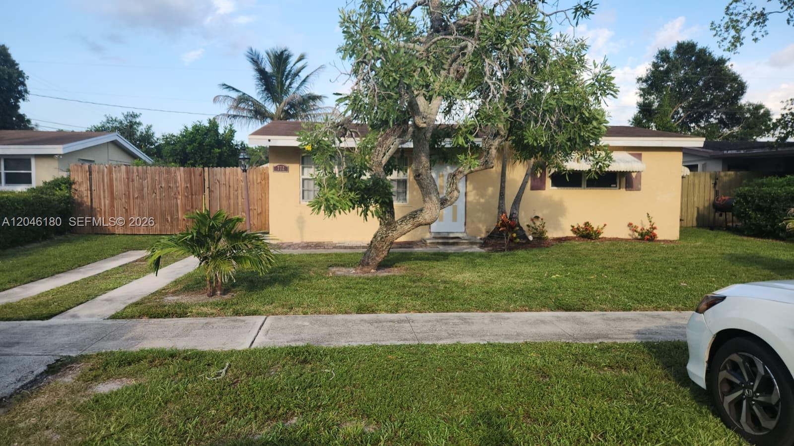 772 Gardenia Dr, Royal Palm Beach FL 33411