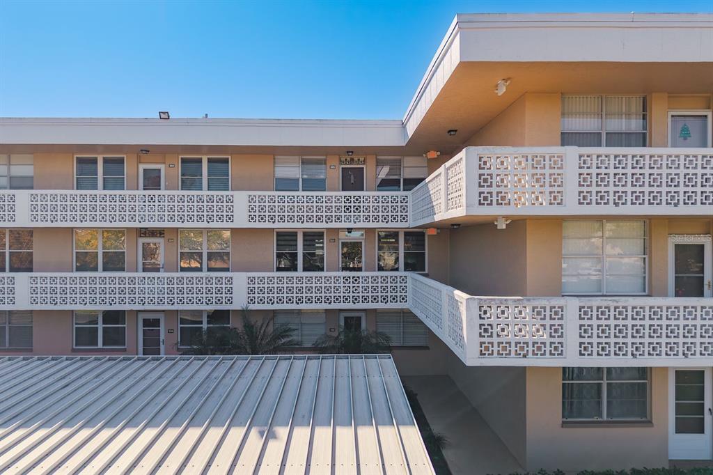 5095 BAY STREET NE UNIT 205