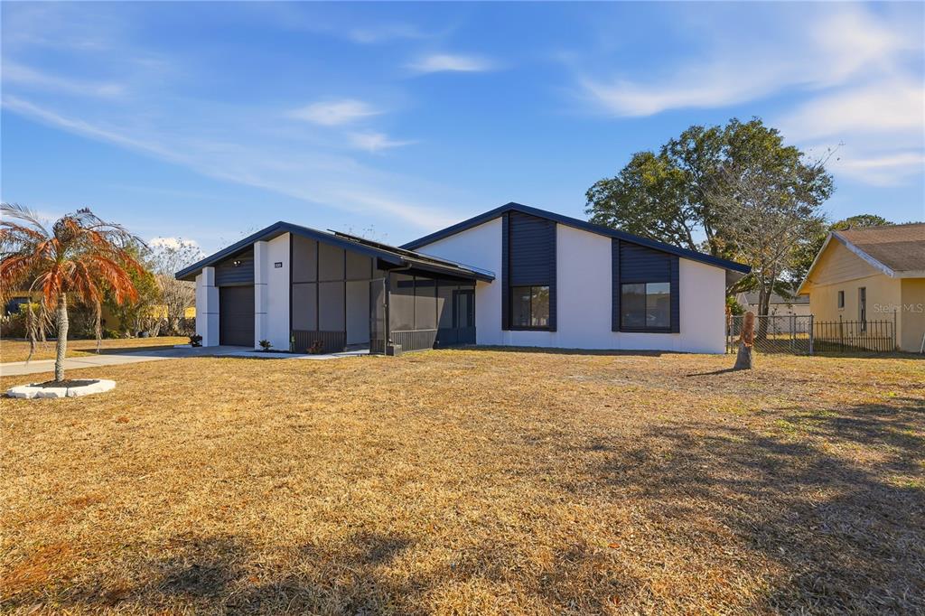 811 E FLAG LANE