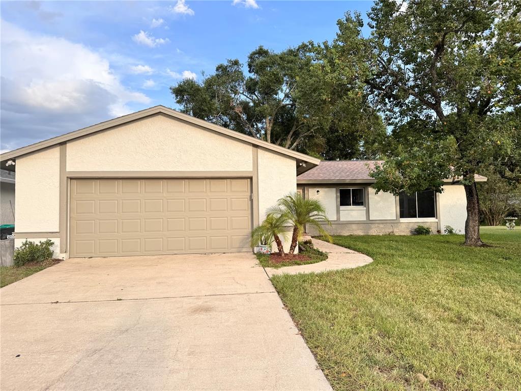 4902 LINDSAY COURT