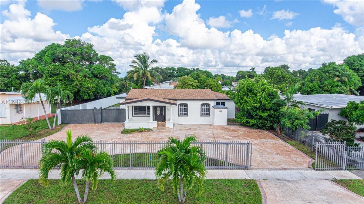 257 W 44th St, Hialeah FL 33012