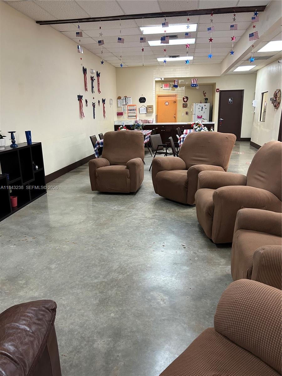 TV room — MIAMI, FL
