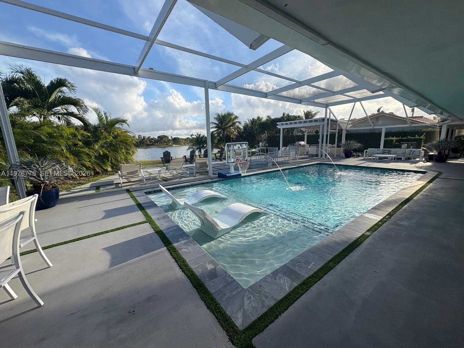 6890 Winged Foot Dr, Hialeah FL 33015