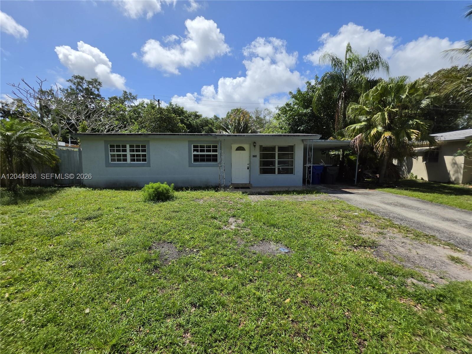 5720 Douglas St, Hollywood FL 33021