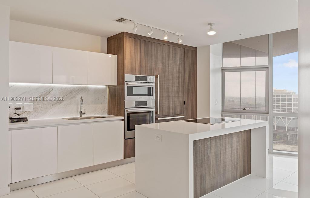 851 NE 1st Ave # 2102, Miami FL 33132