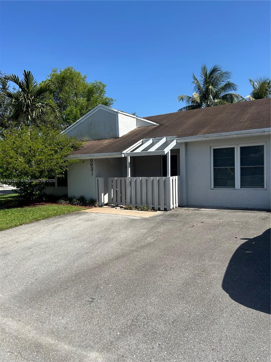 8631 Bridle Path Ct, Davie FL 33328