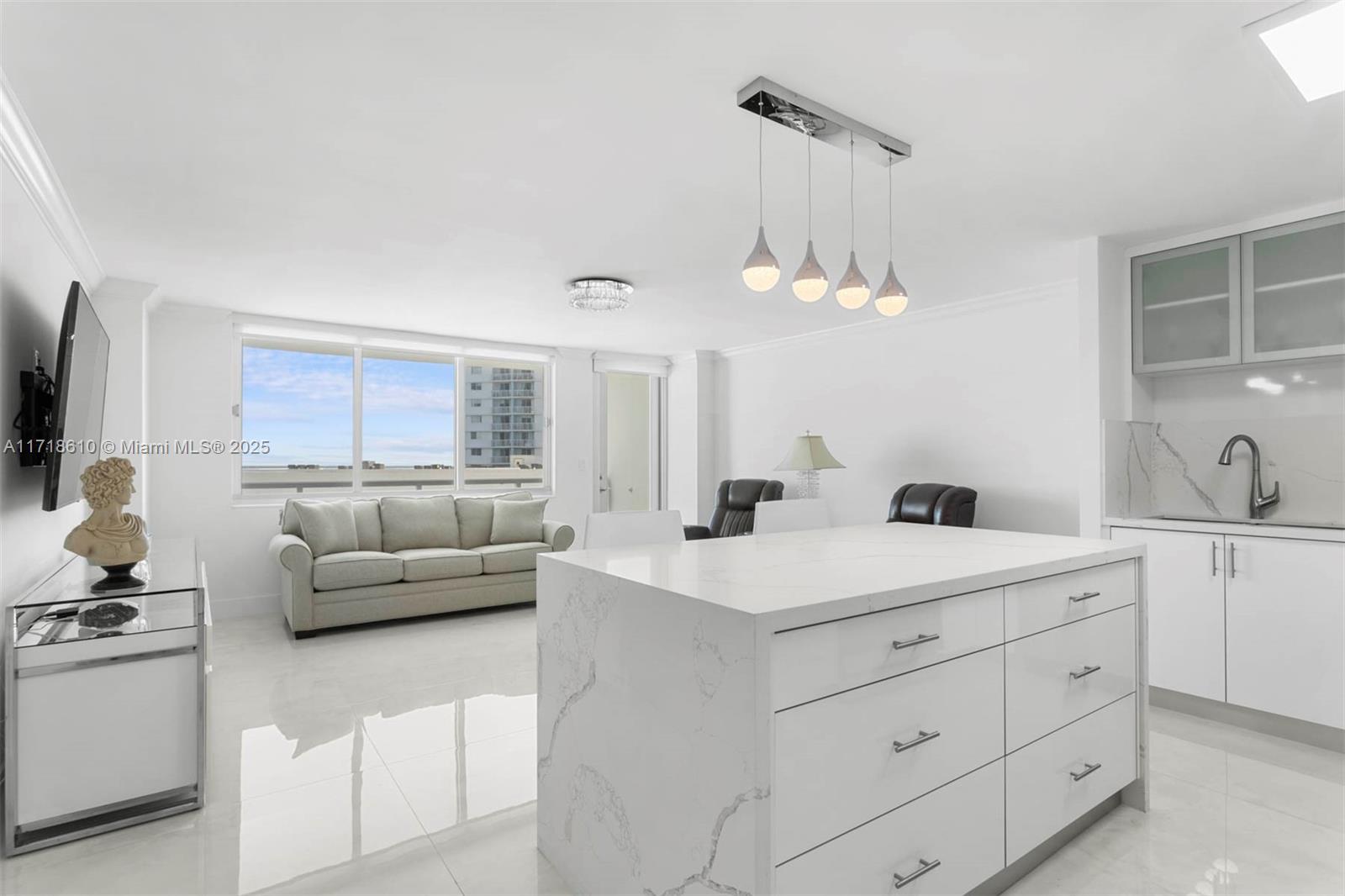 7135 Collins Ave # 624, Miami Beach FL 33141