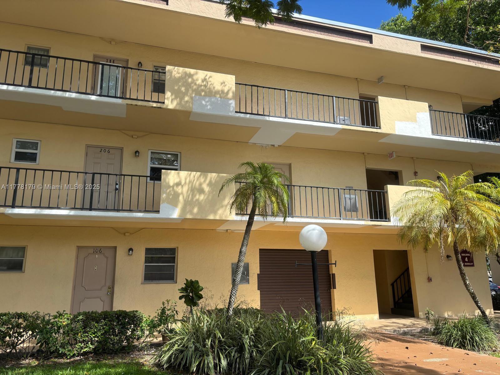 151 Berkley Rd # 206, Hollywood FL 33024