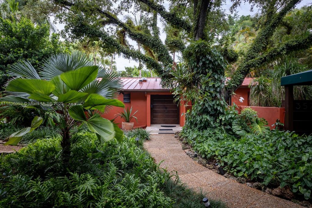 3570 Avocado Ave, Miami FL 33133