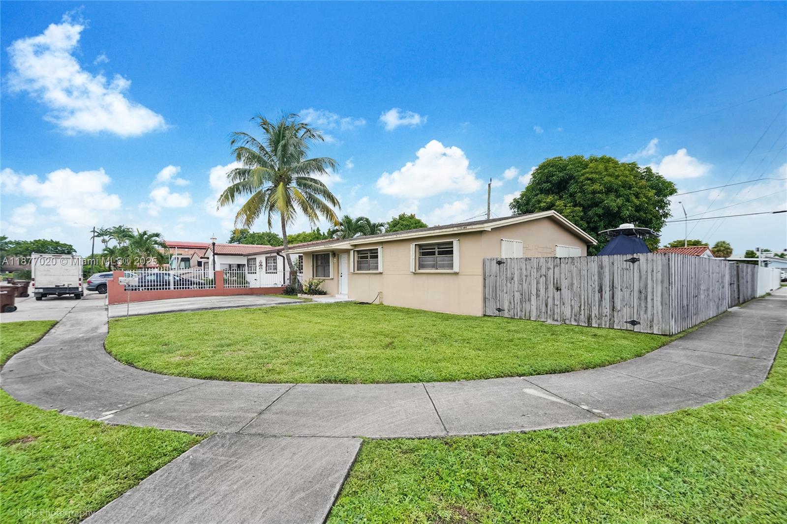 1005 W 36th Pl, Hialeah FL 33012