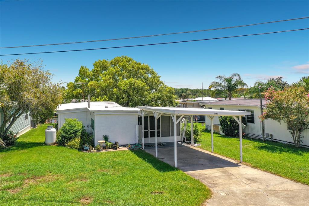 1521 LAKEVIEW DRIVE