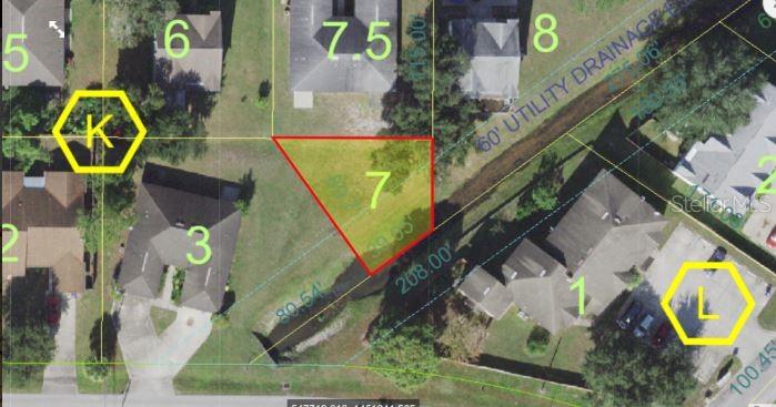 This is a satellite map view showing a highlighted triangular residential lot numbered seven — KNOTTS LANE, KISSIMMEE, FL