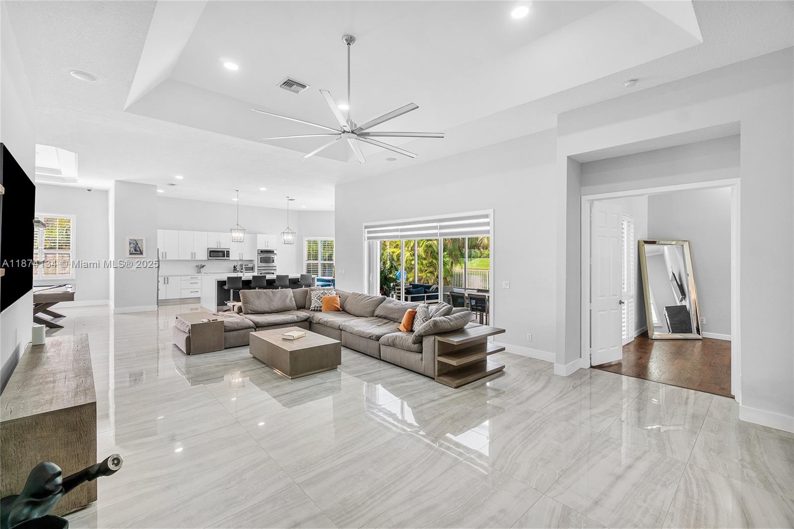 5646 NW 109th Ln, Coral Springs FL 33076