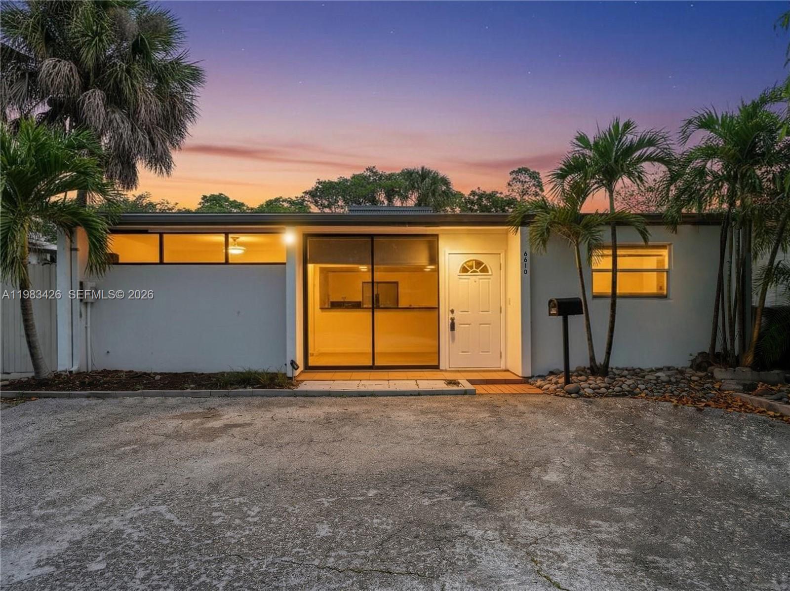 6610 E Miami Lakes Dr, Miami Lakes FL 33014