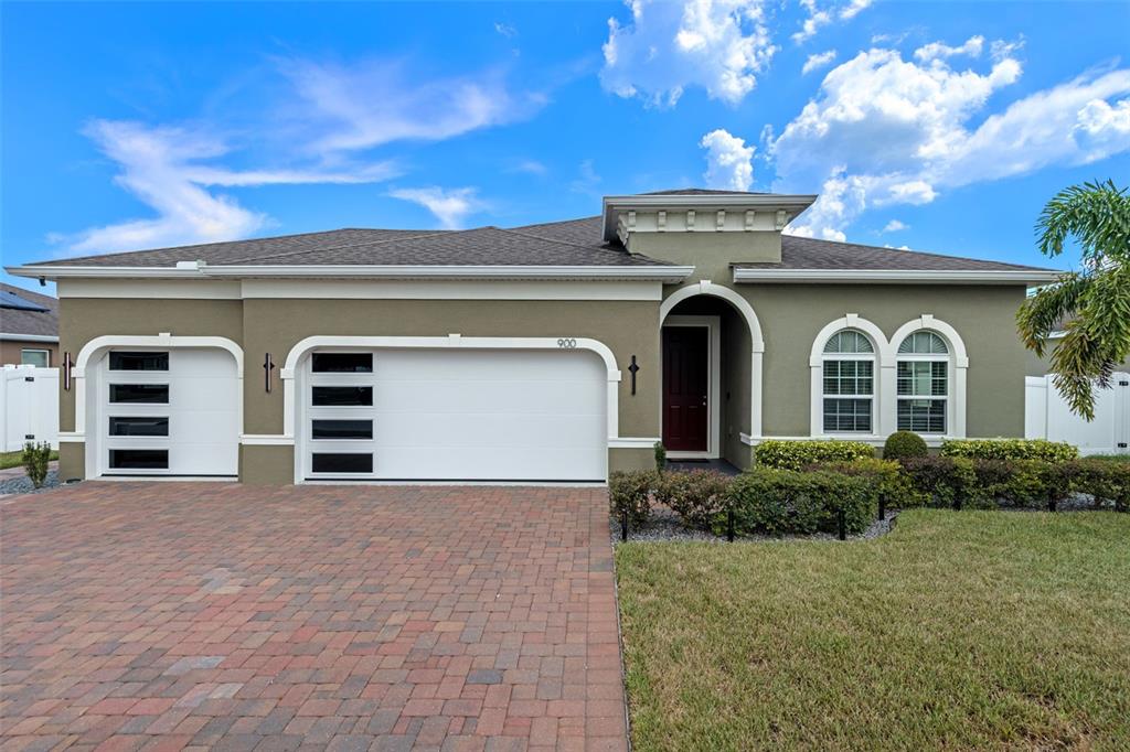 900 GLAZEBROOK LOOP
