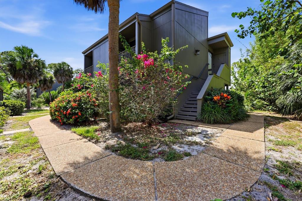 120 WOODLAND PLACE UNIT 120