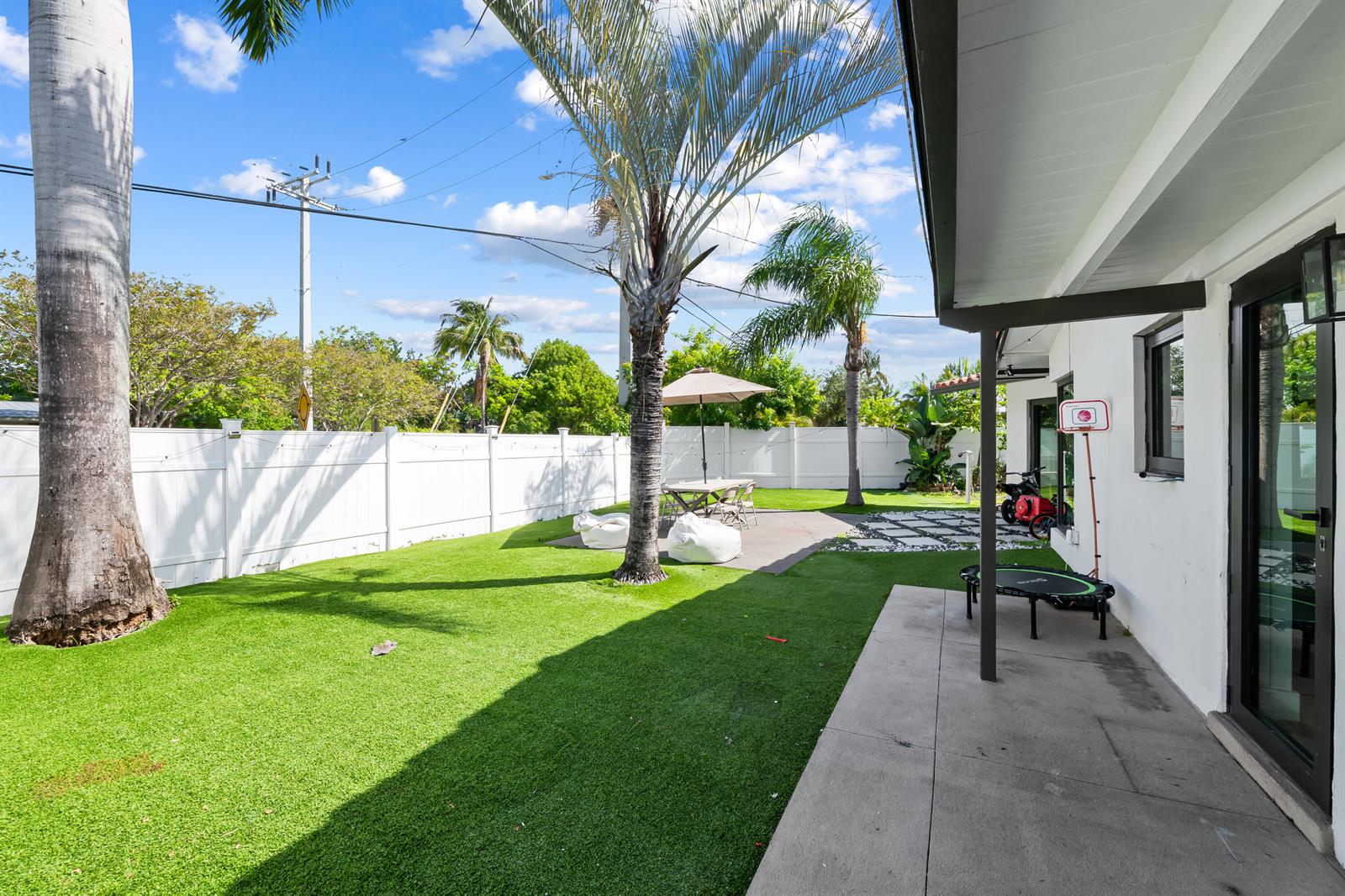 2601 NE 8th Court, Pompano Beach FL 33062