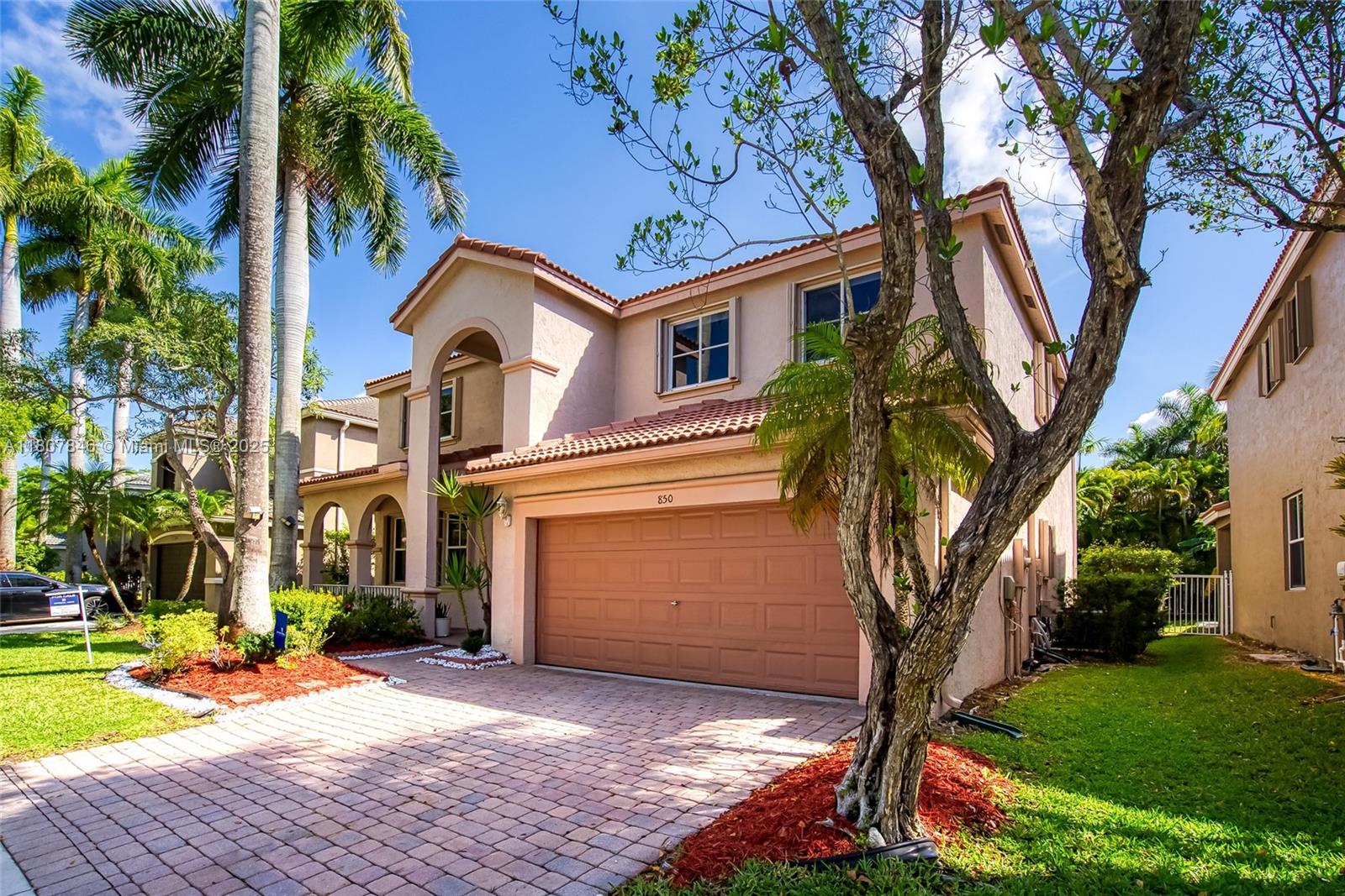 850 Nandina Dr, Weston FL 33327