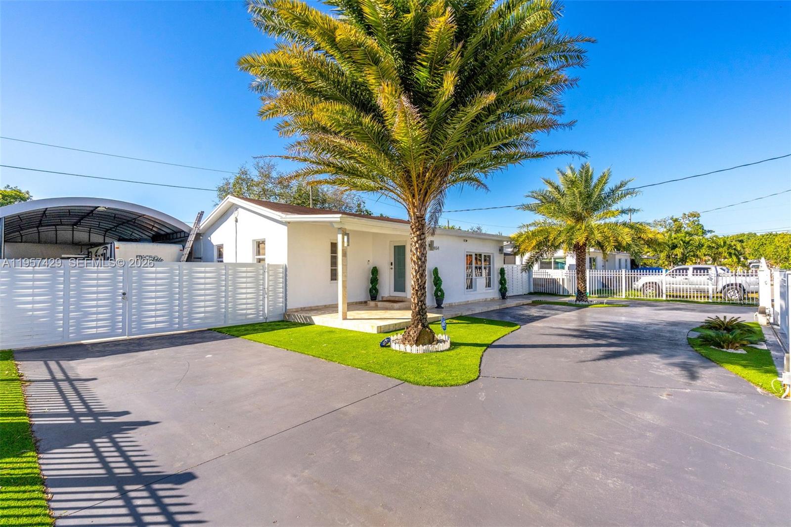 2464 NW 104th St, Miami FL 33147