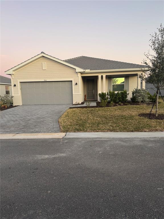 7881 LAKES EDGE LANE