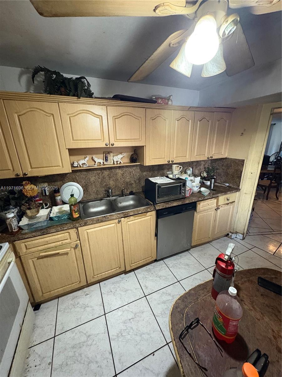 1401 NE 191st St # D204, Miami FL 33179