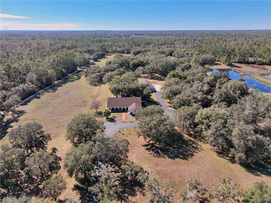 7424 N NATURE TRAIL