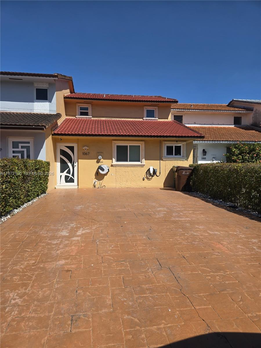 1067 W 37th St, Hialeah FL 33012