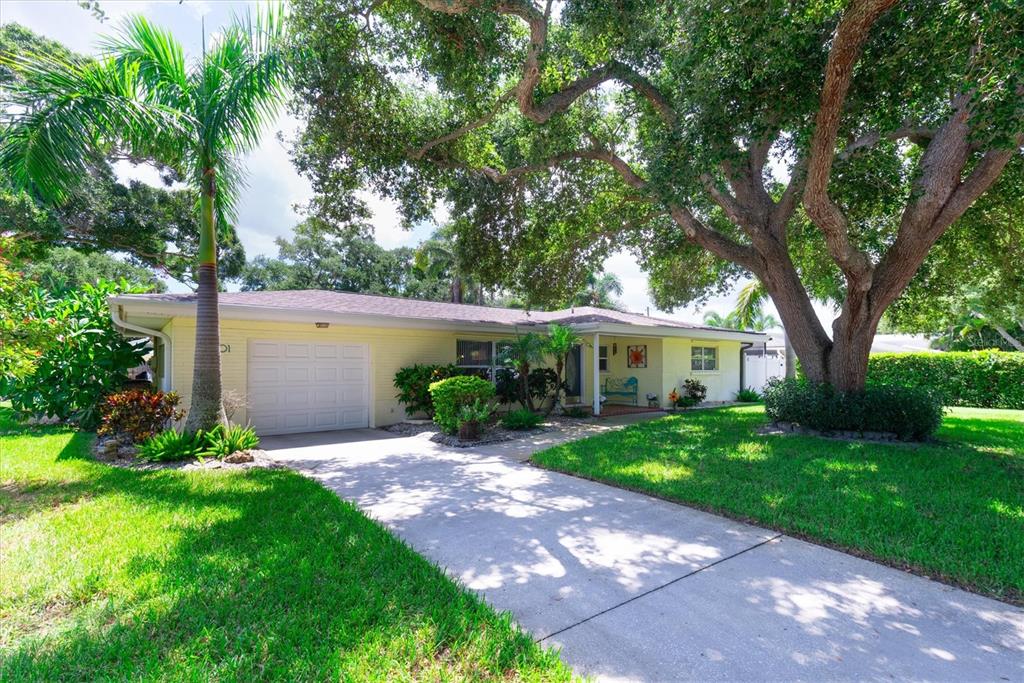 1901 MARLIN DRIVE, BELLEAIR BLUFFS, FL — photo 4 of 30