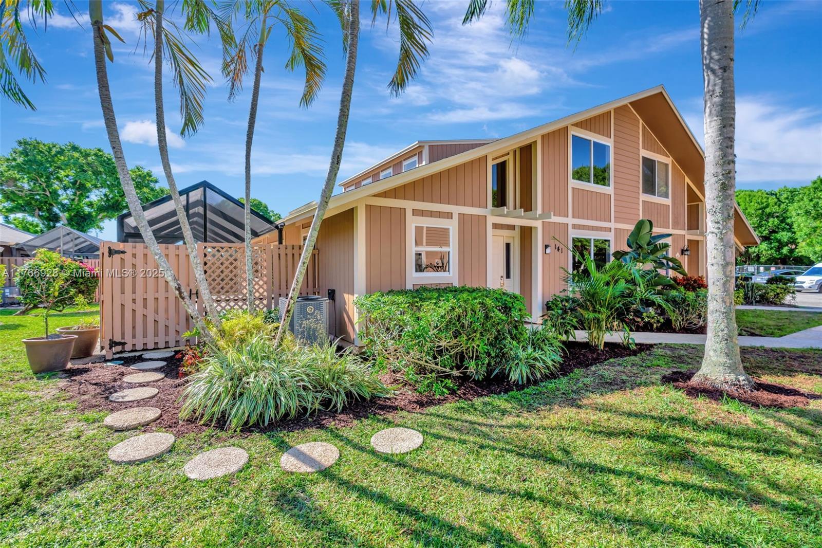 141 Maplecrest Cir, Jupiter FL 33458