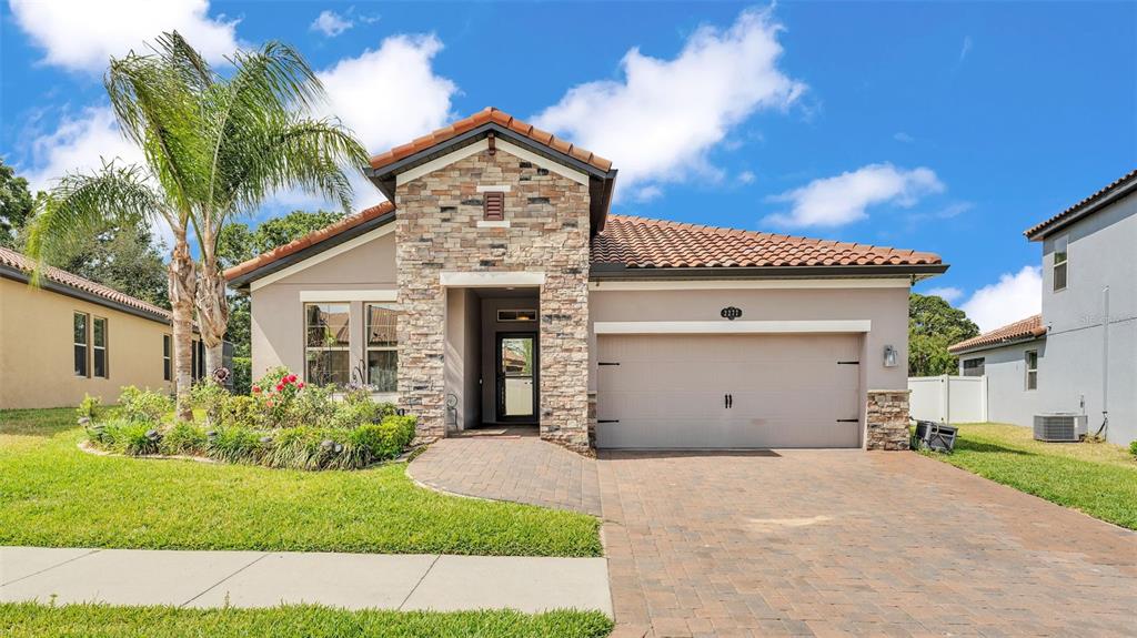 2277 BELLA LUNA CIRCLE