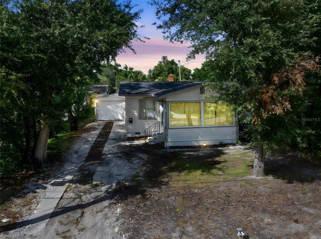 111 E KING STREET