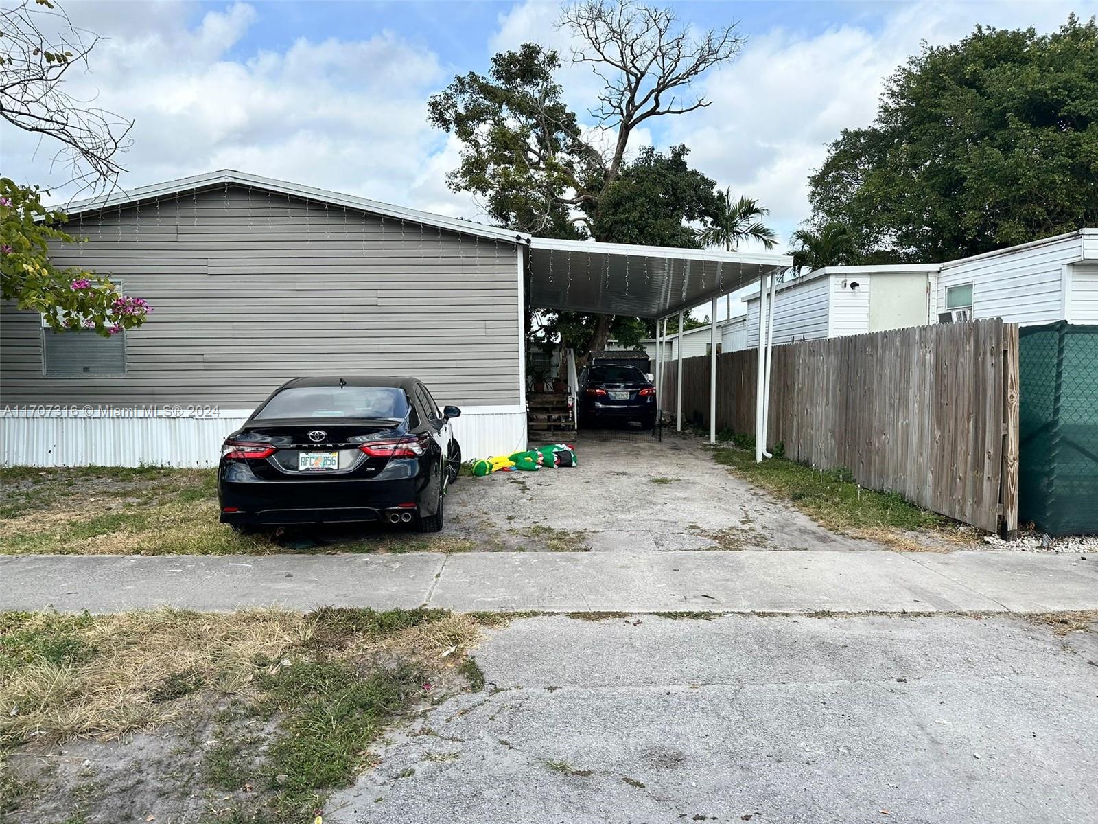 13421 SW 8th St, Davie FL 33325