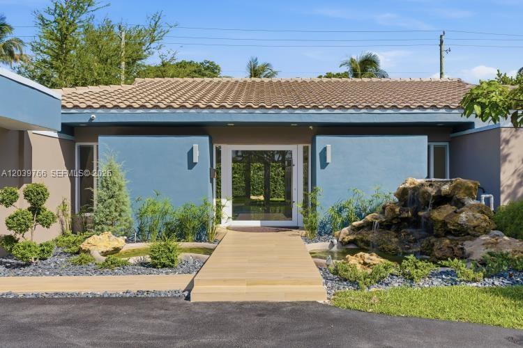 291 E Shore Dr E, Miami FL 33133