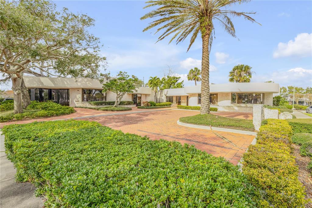 104 S RIVERSIDE DRIVE