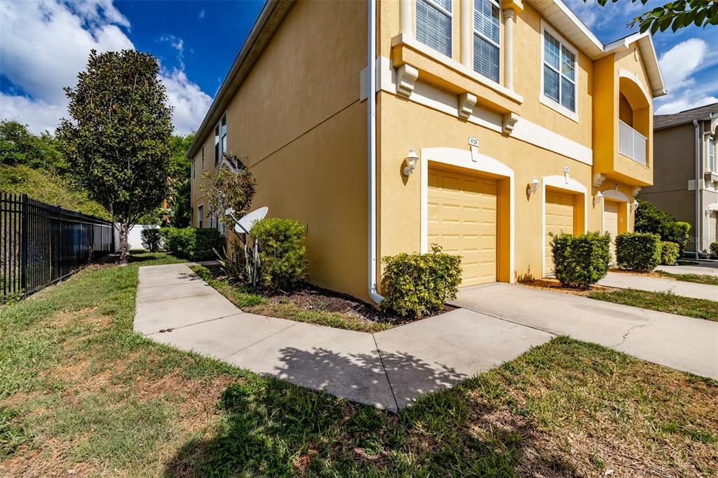 8726 MOONLIT MEADOWS LOOP, RIVERVIEW, FL — photo 2 of 30